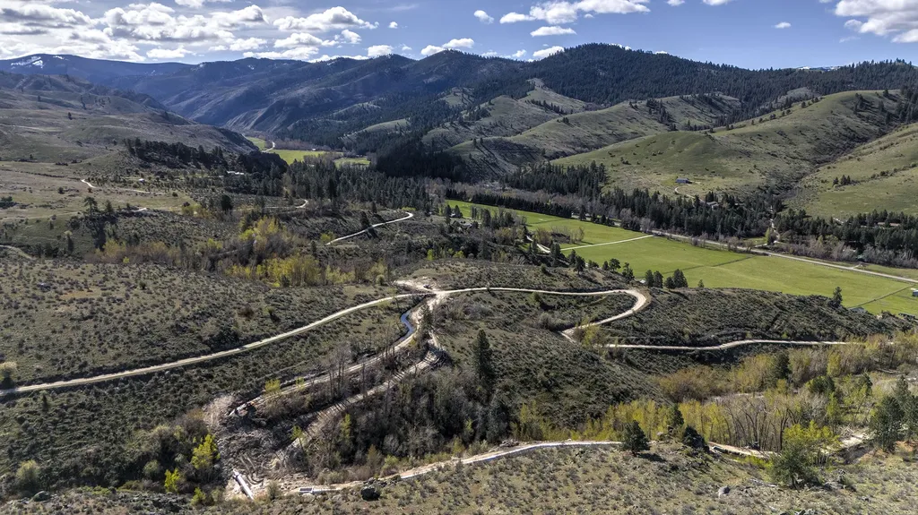 A-2 & A-3 Skyfire Drive Hamilton MT 59840