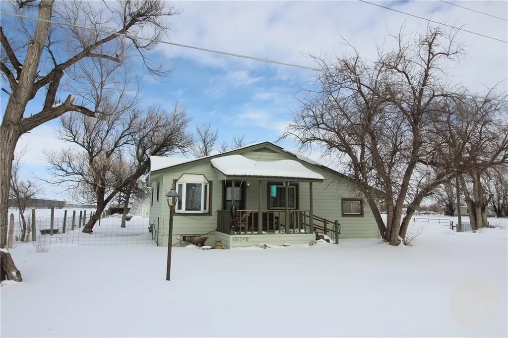 425 E 8th Street Hardin MT 59034