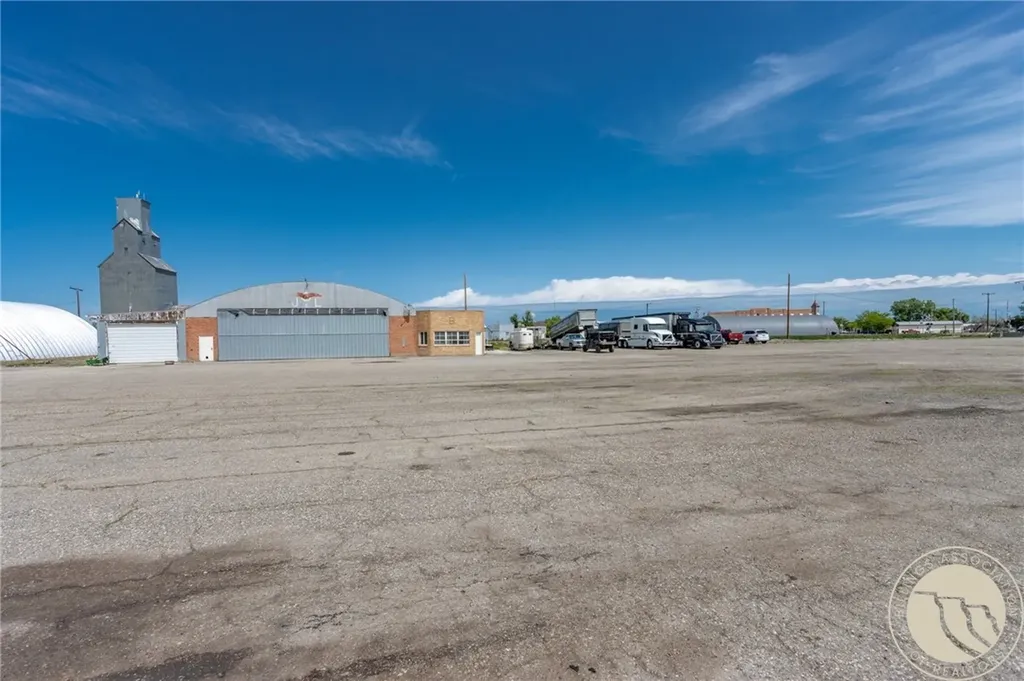 76 Sawyer Loop Hardin MT 59034