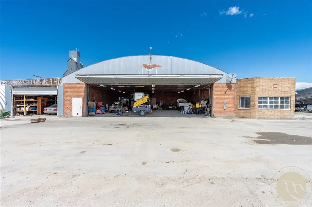 76 Sawyer Loop Hardin MT 59034