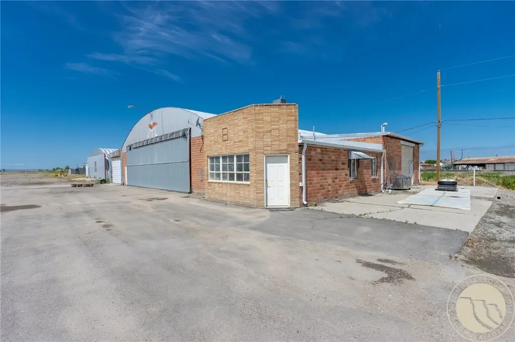 76 Sawyer Loop Hardin MT 59034