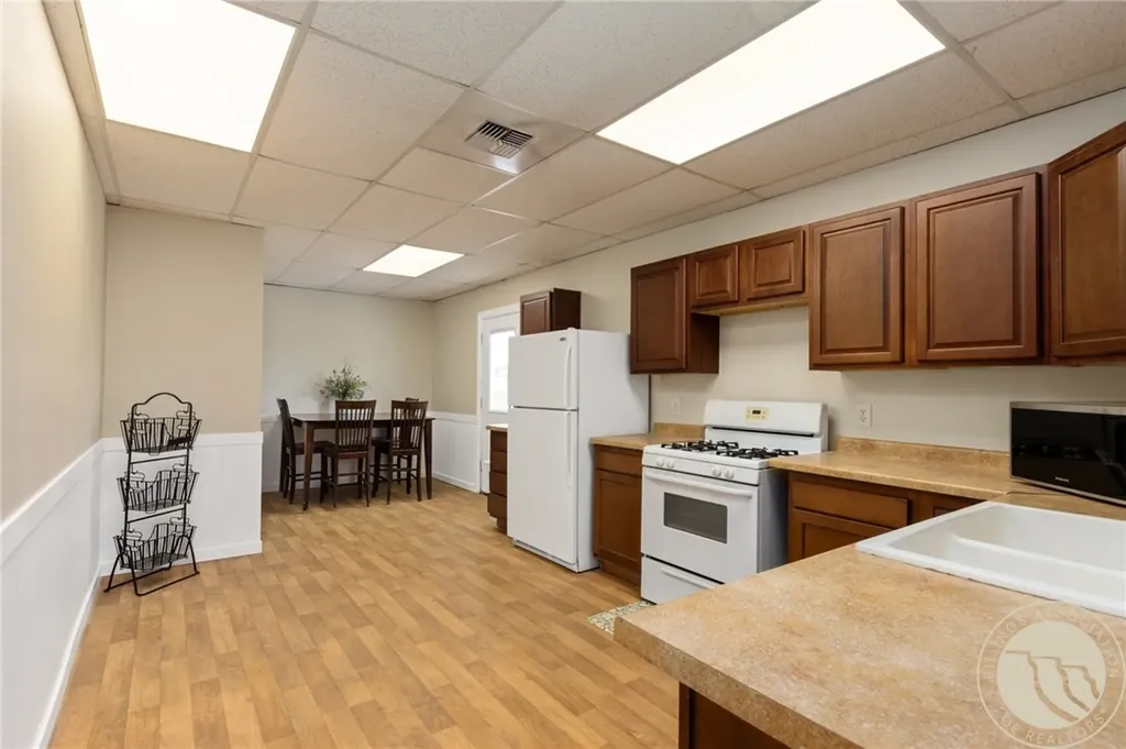 76 Sawyer Loop Hardin MT 59034