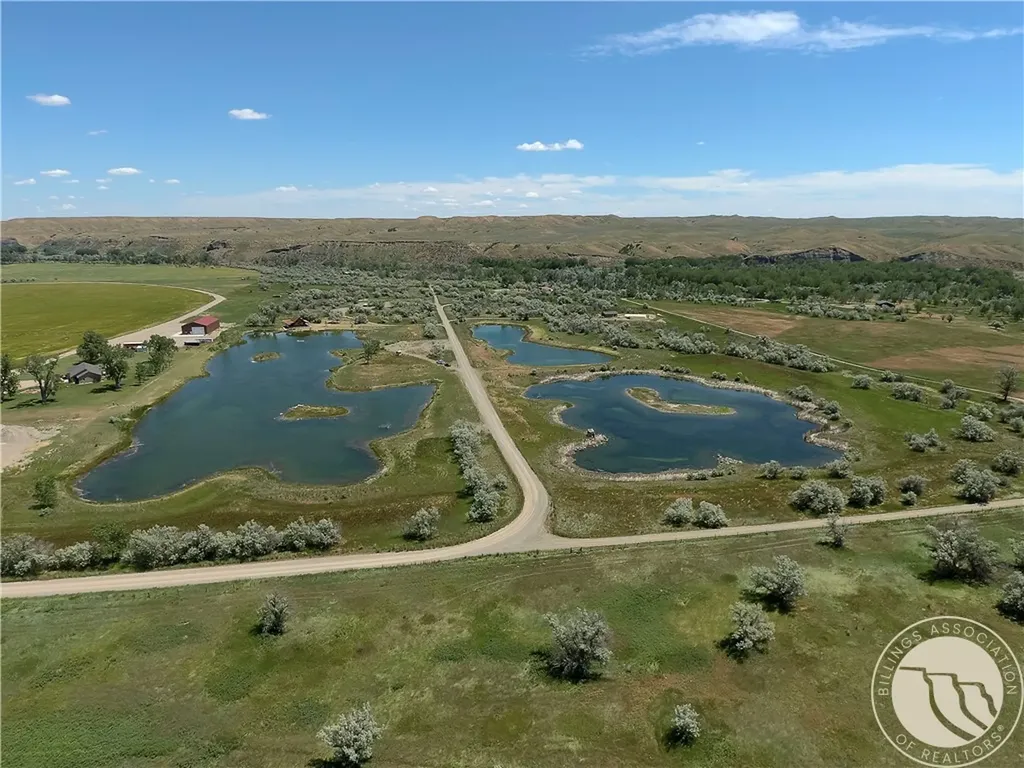 587 Ten Bear Lane Hardin MT 59034