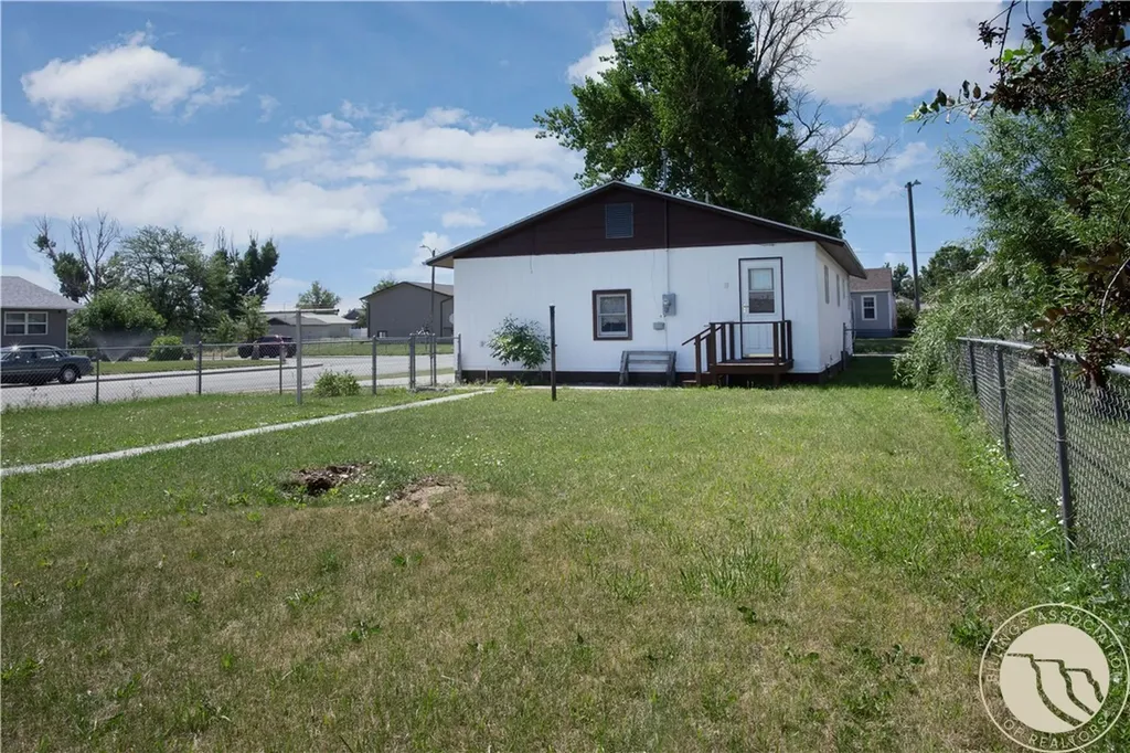 204 N Lewis Avenue Hardin MT 59034