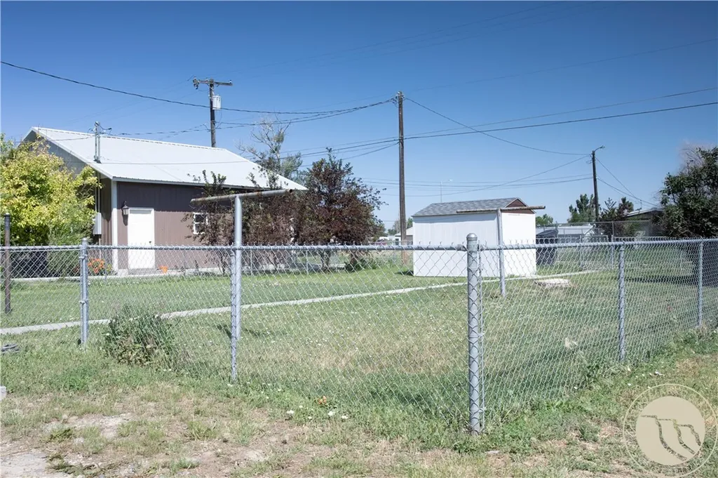 204 N Lewis Avenue Hardin MT 59034