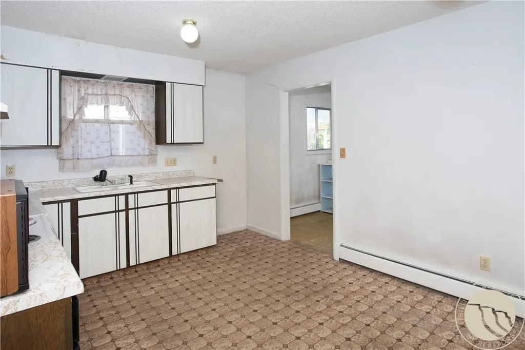 204 N Lewis Avenue Hardin MT 59034