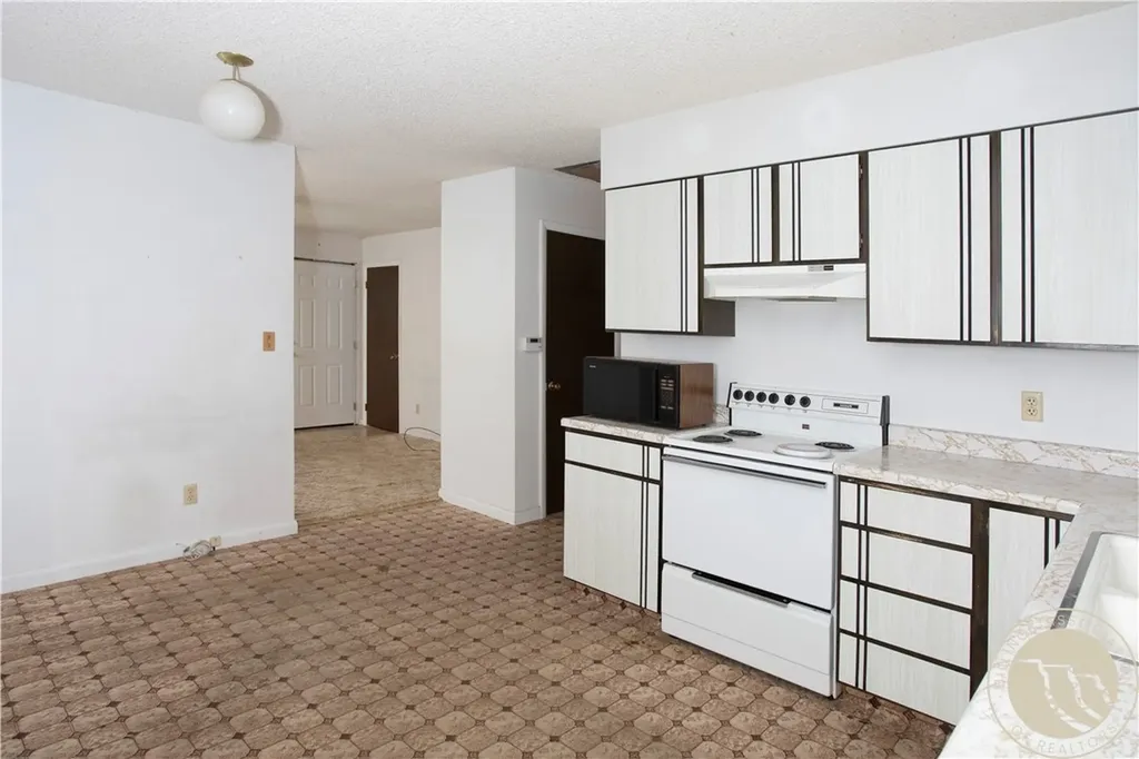 204 N Lewis Avenue Hardin MT 59034