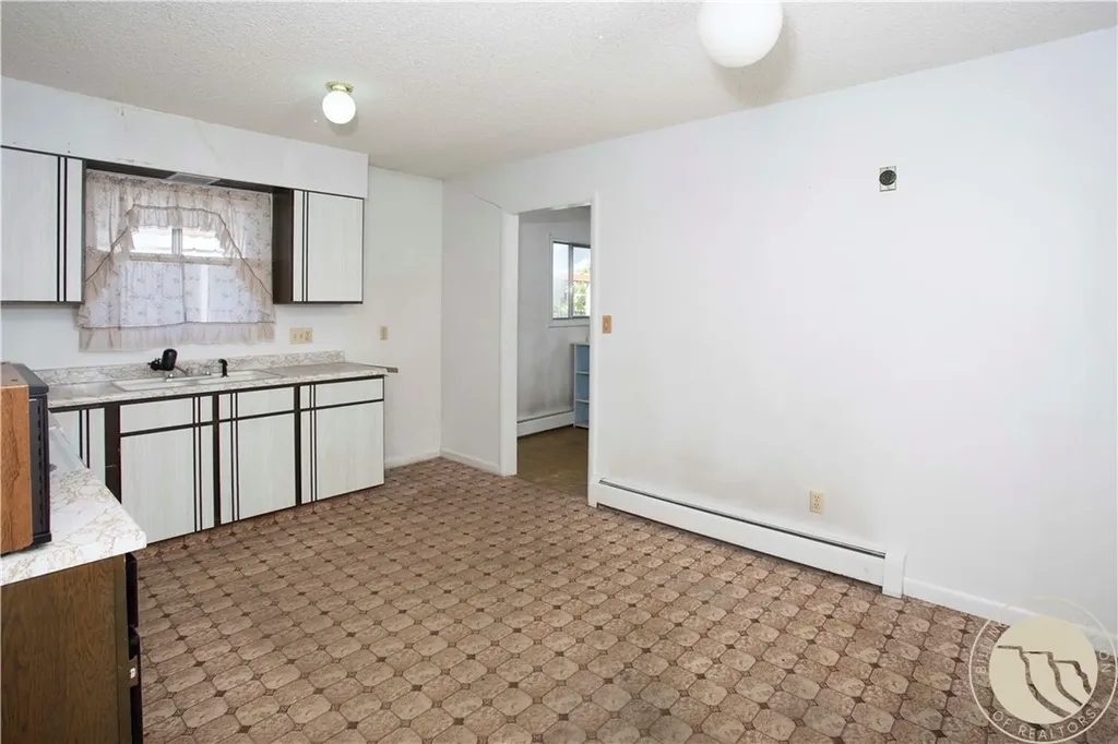 204 N Lewis Avenue Hardin MT 59034