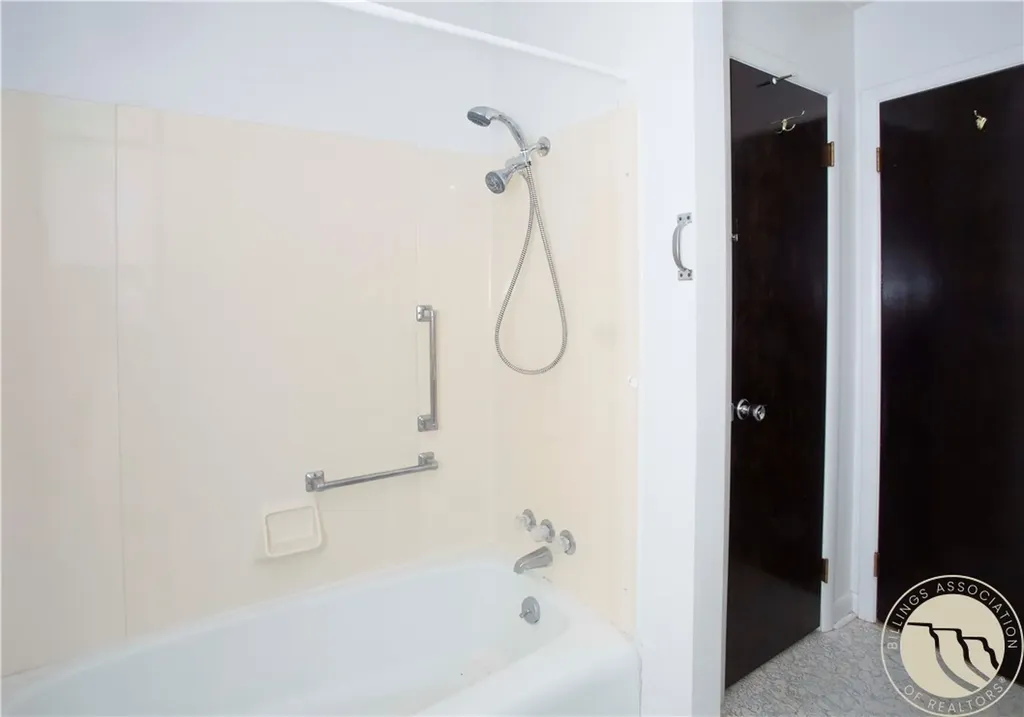 204 N Lewis Avenue Hardin MT 59034