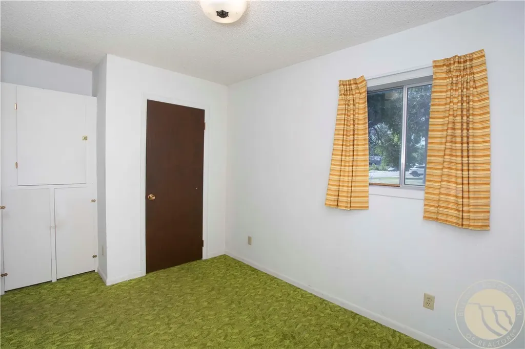 204 N Lewis Avenue Hardin MT 59034