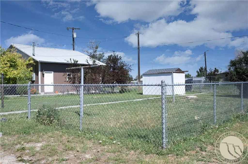 204 N Lewis Avenue Hardin MT 59034
