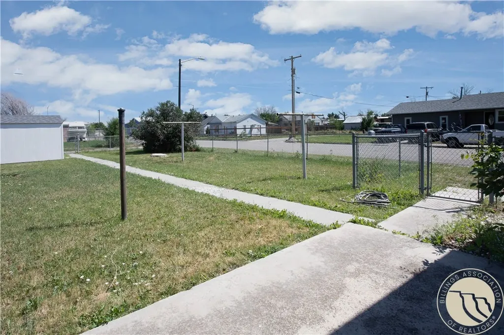 204 N Lewis Avenue Hardin MT 59034