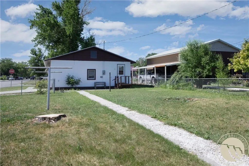 204 N Lewis Avenue Hardin MT 59034