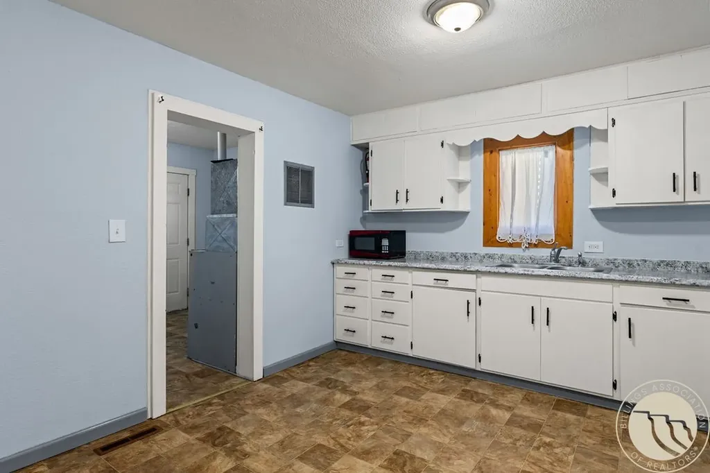 637 3rd Street W Hardin MT 59034