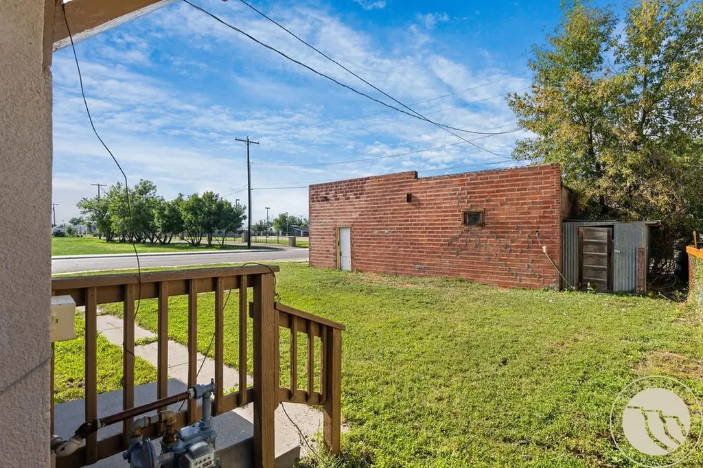 637 3rd Street W Hardin MT 59034