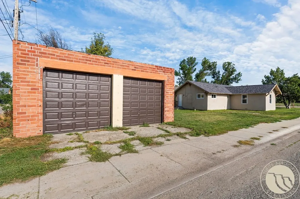 637 3rd Street W Hardin MT 59034
