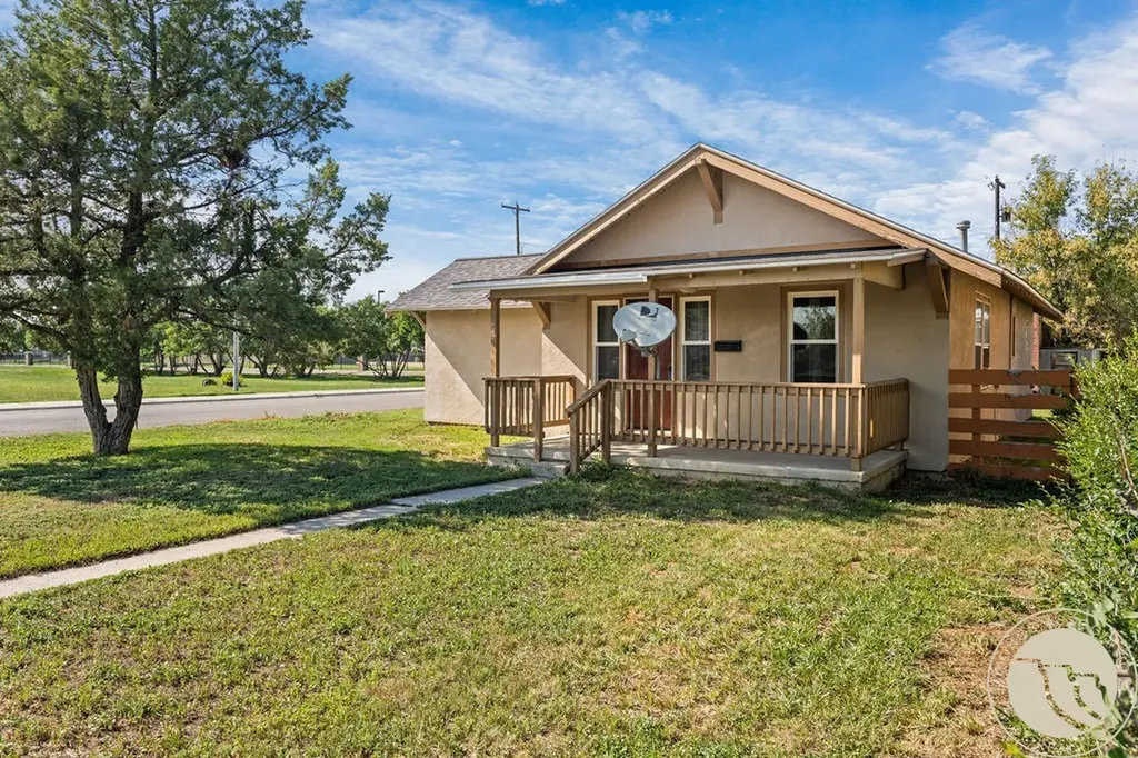 637 3rd Street W Hardin MT 59034