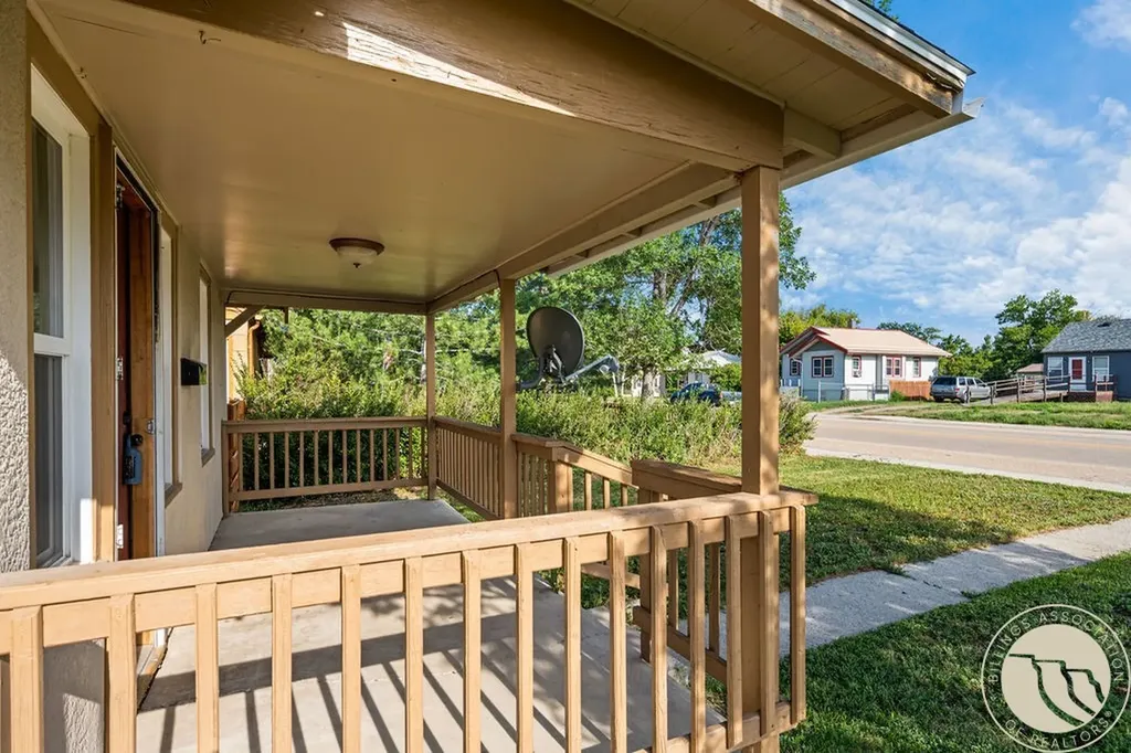 637 3rd Street W Hardin MT 59034