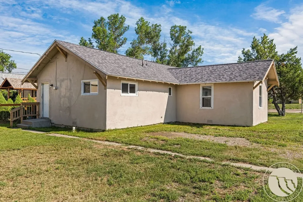 637 3rd Street W Hardin MT 59034