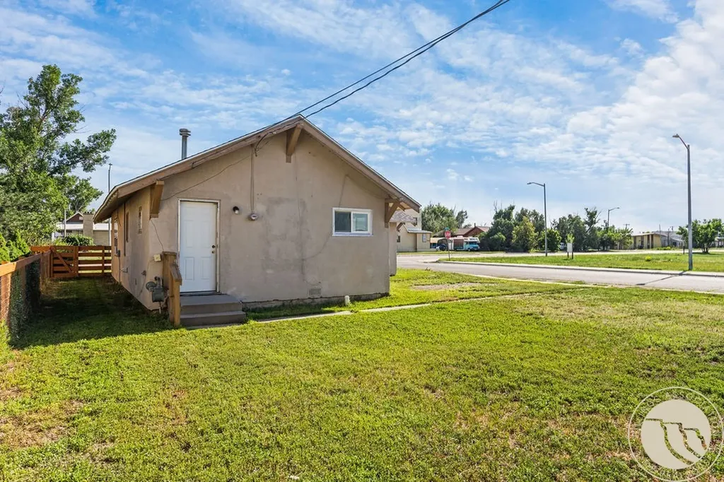 637 3rd Street W Hardin MT 59034
