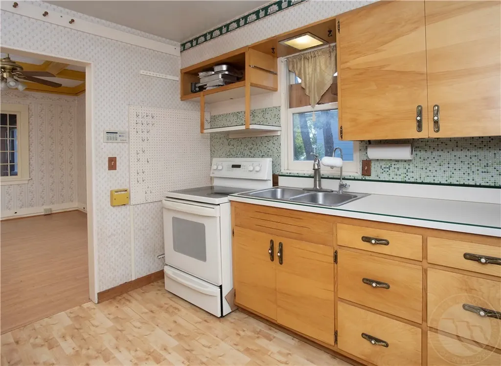 416 N Cody Avenue Hardin MT 59034