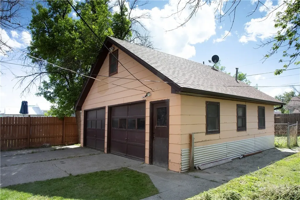 416 N Cody Avenue Hardin MT 59034