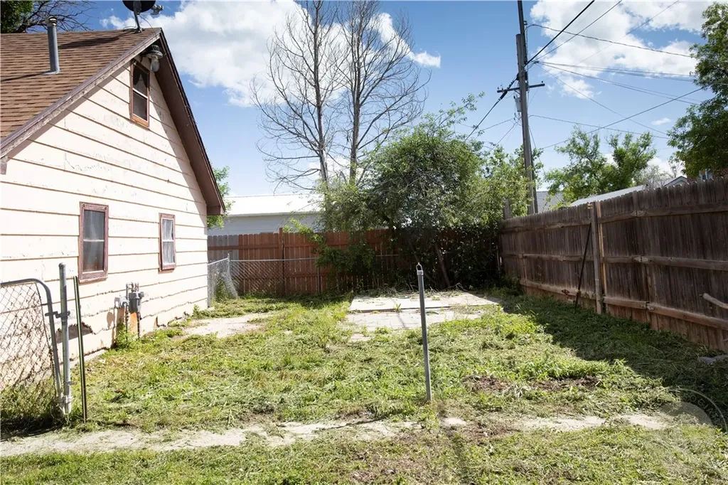 416 N Cody Avenue Hardin MT 59034