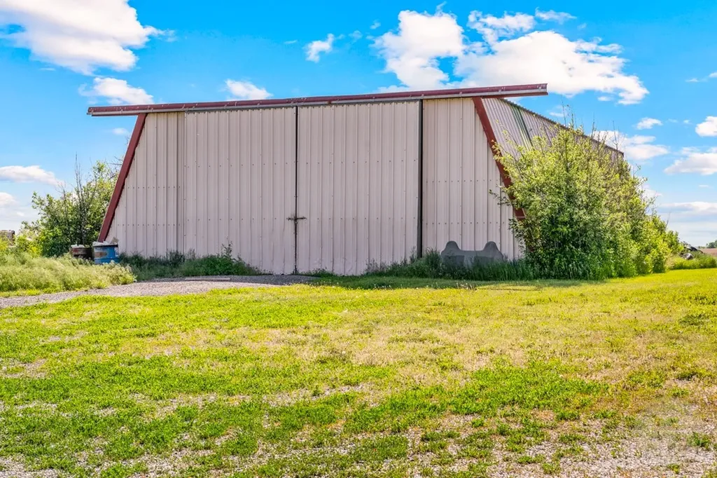 1036 Davis Road Hardin MT 59034