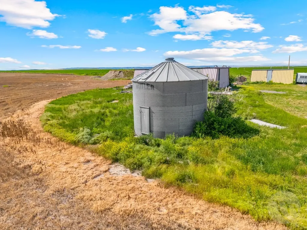 1036 Davis Road Hardin MT 59034