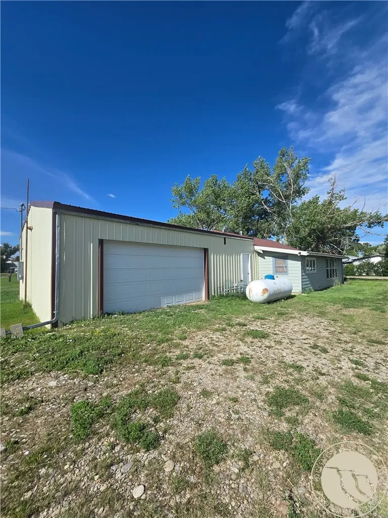 313 S Teigen Avenue Winnett MT 59087