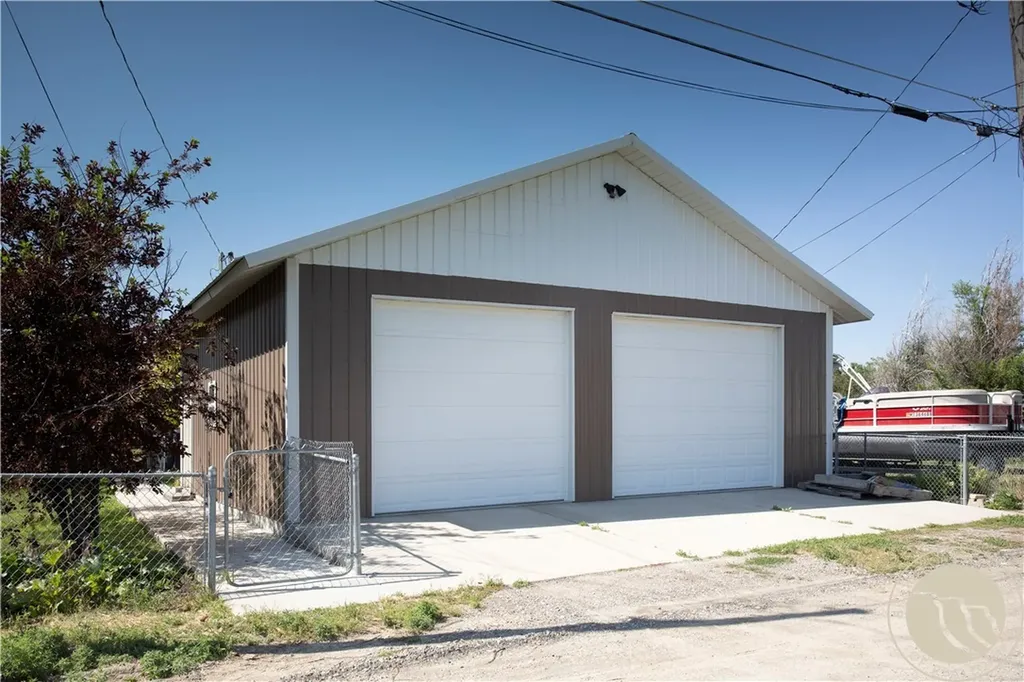 805 2nd W Hardin MT 59034