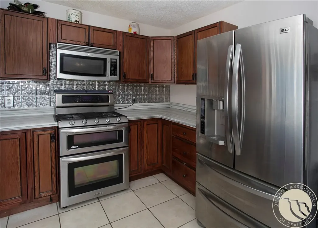 805 2nd W Hardin MT 59034