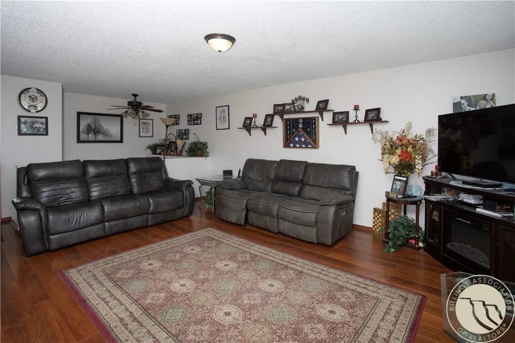 805 2nd W Hardin MT 59034