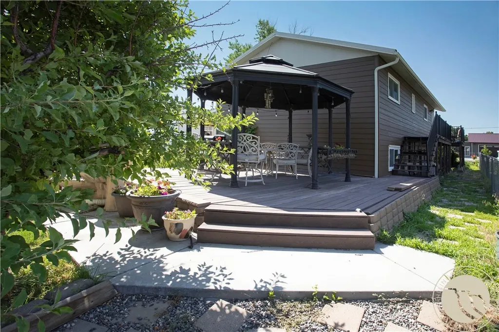 805 2nd W Hardin MT 59034
