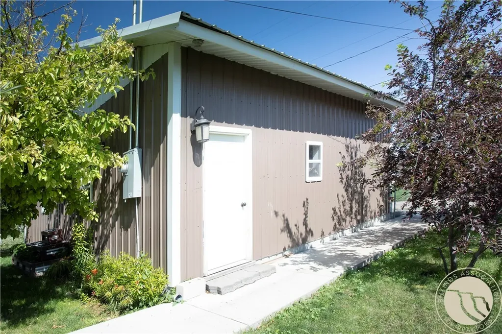 805 2nd W Hardin MT 59034
