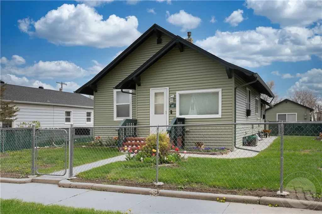 107 N Crawford Avenue Hardin MT 59034
