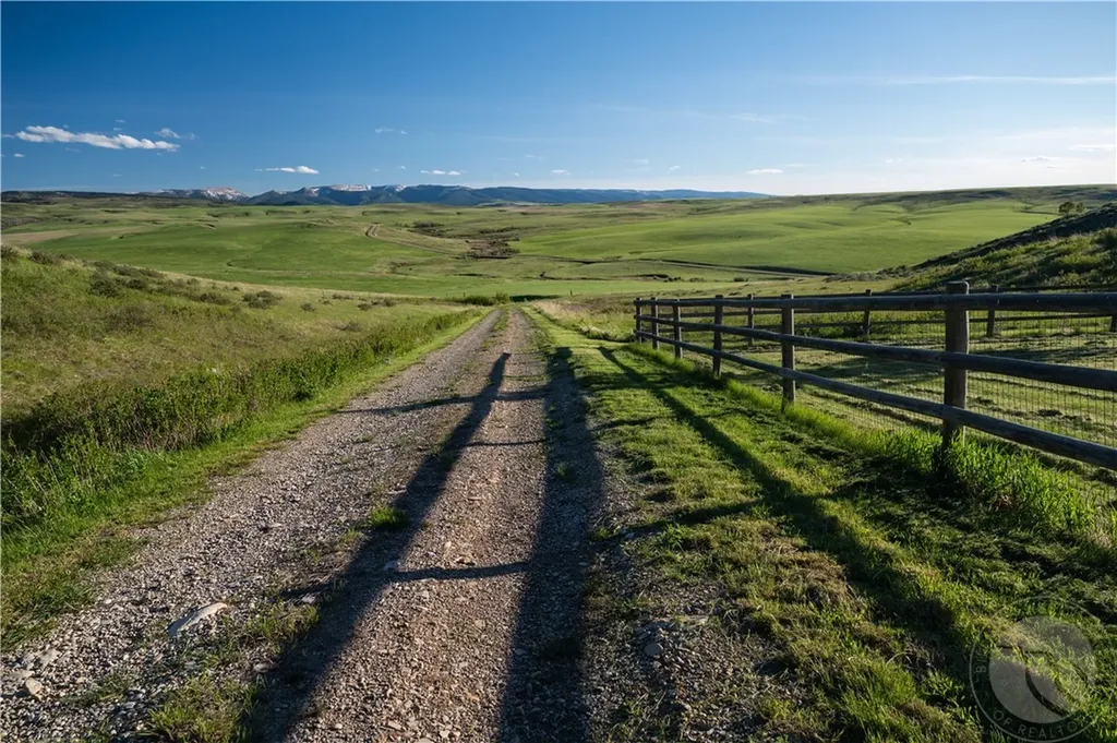 2887 Piper Cutoff S Lewistown MT 59457