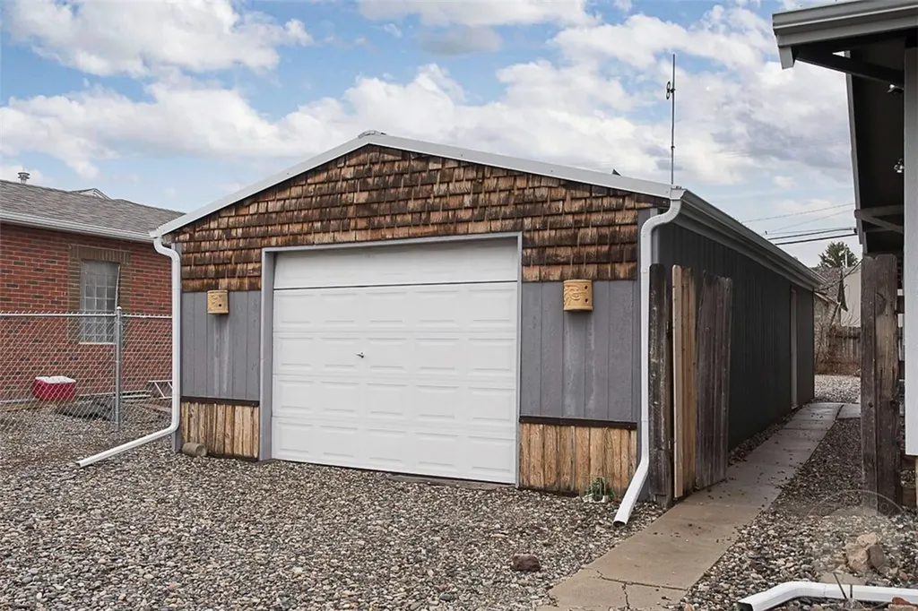 615 N Custer Avenue Hardin MT 59034
