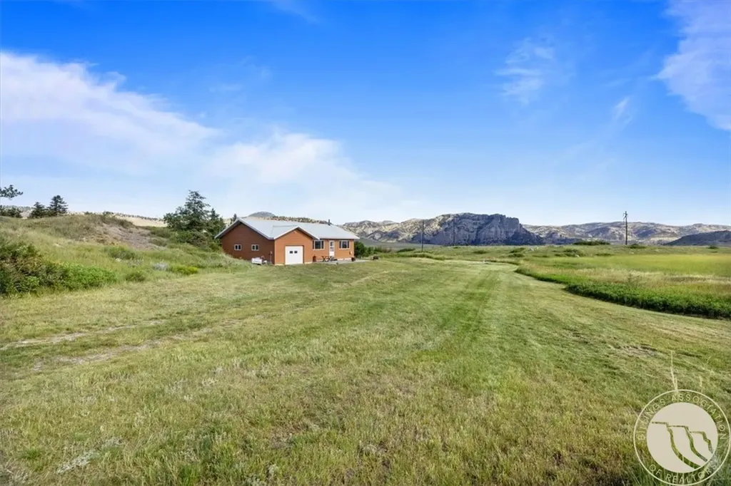 28 Travois Trail Fishtail MT 59028