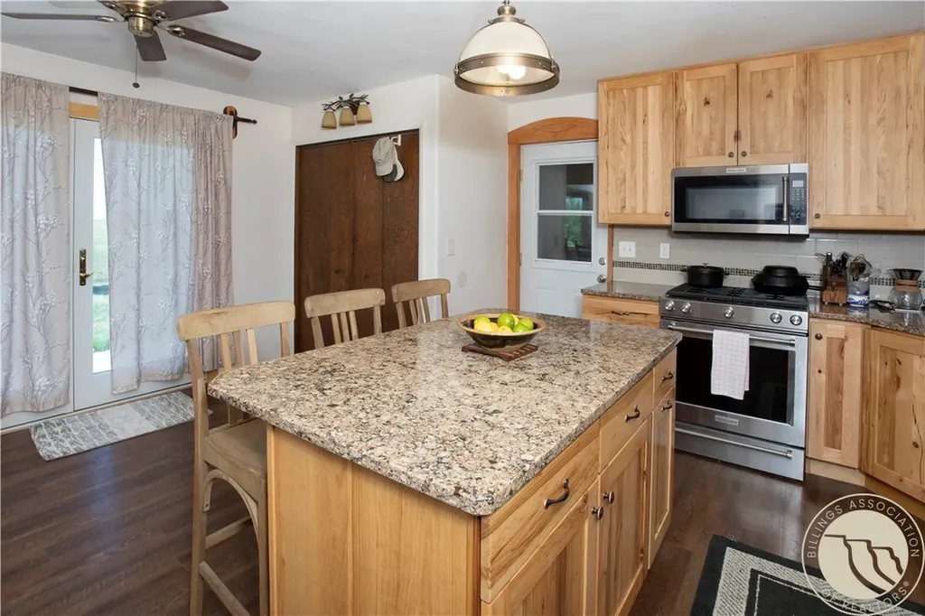 926 Vanzandt Road Hardin MT 59034
