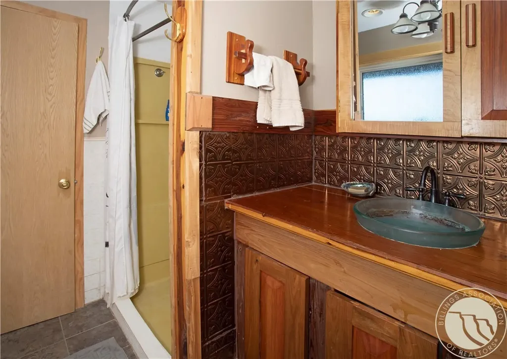 926 Vanzandt Road Hardin MT 59034