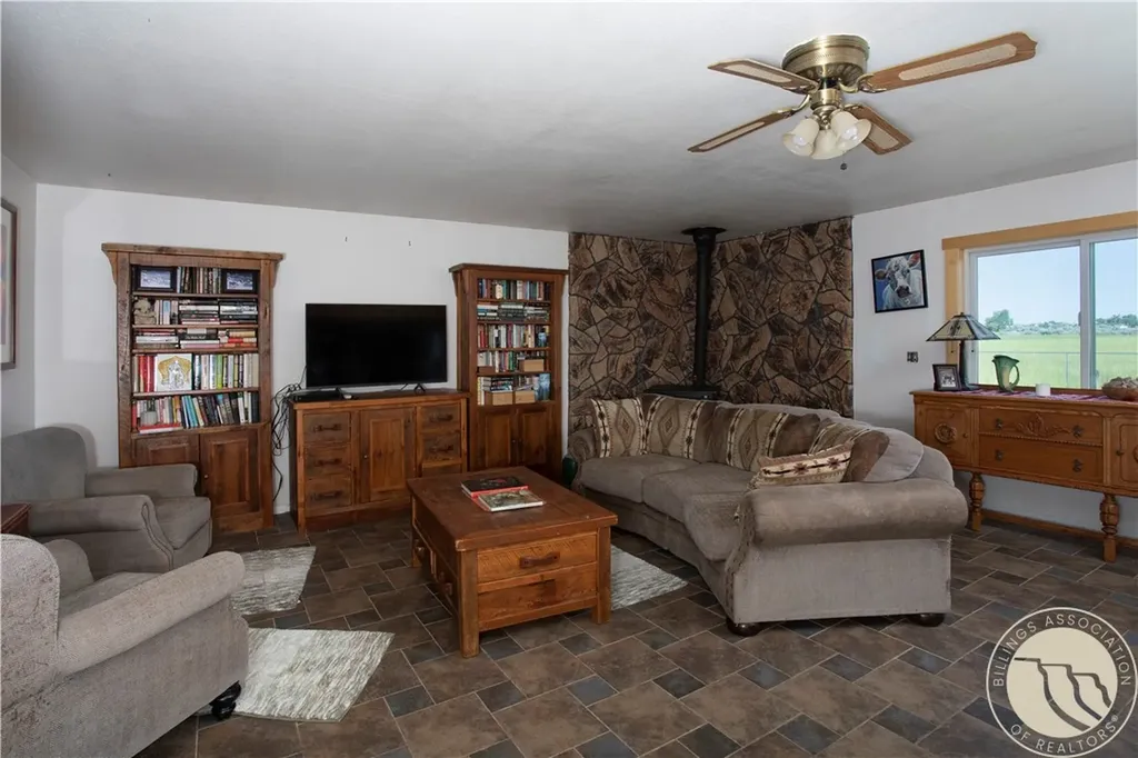 926 Vanzandt Road Hardin MT 59034