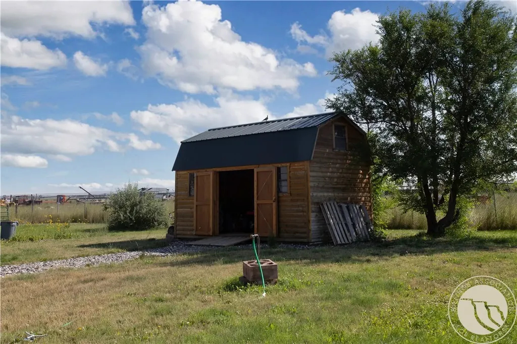 926 Vanzandt Road Hardin MT 59034