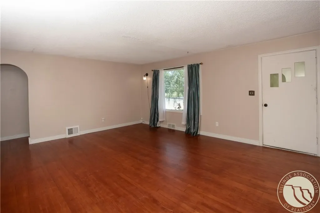 702 2nd W Hardin MT 59034