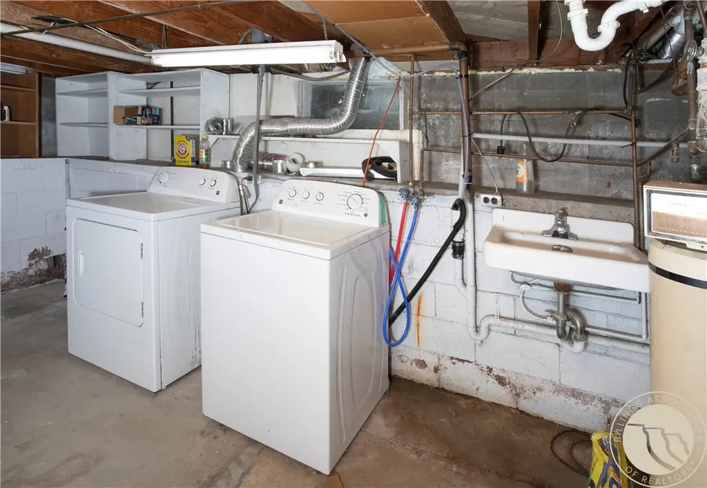 702 2nd W Hardin MT 59034