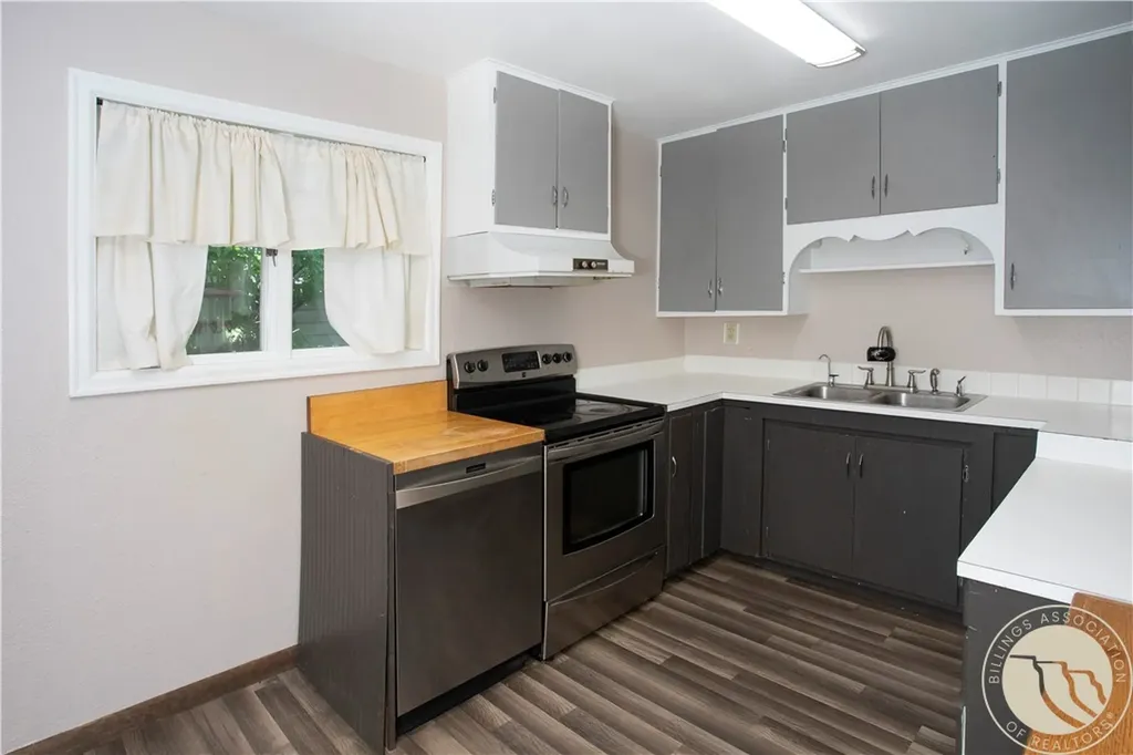 702 2nd W Hardin MT 59034