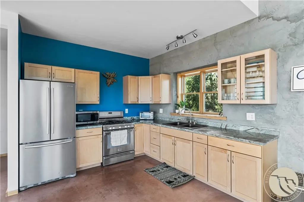 91 Upper Hawk Valley Road Columbus MT 59019