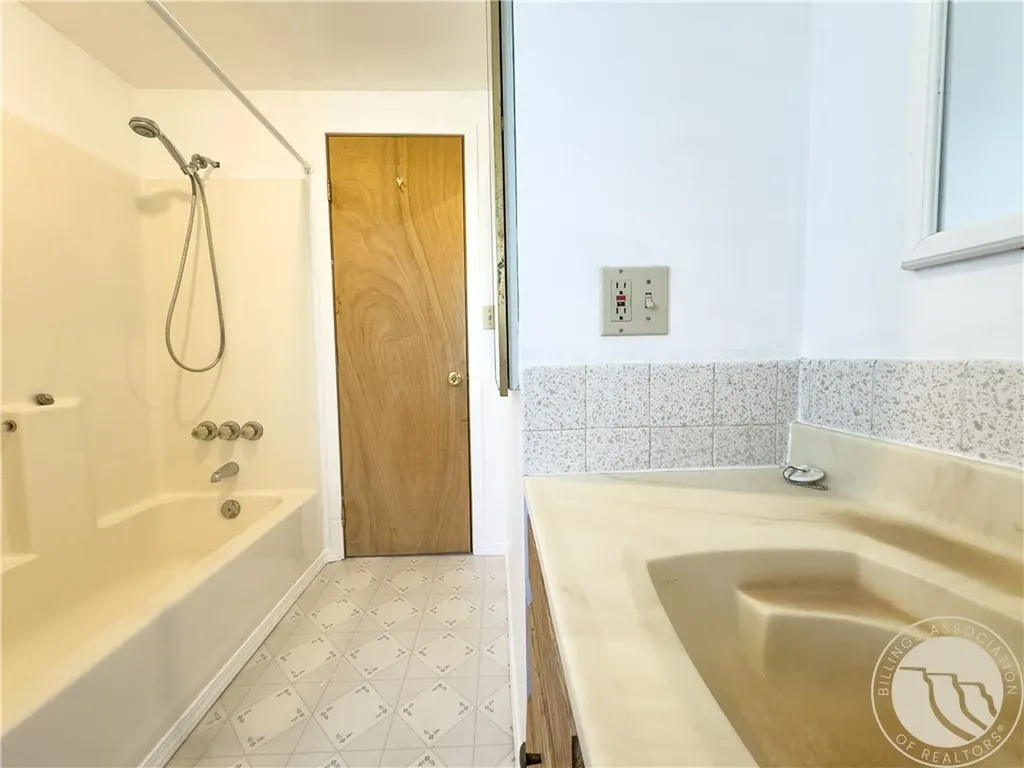 833 S 2nd Street S Hardin MT 59034