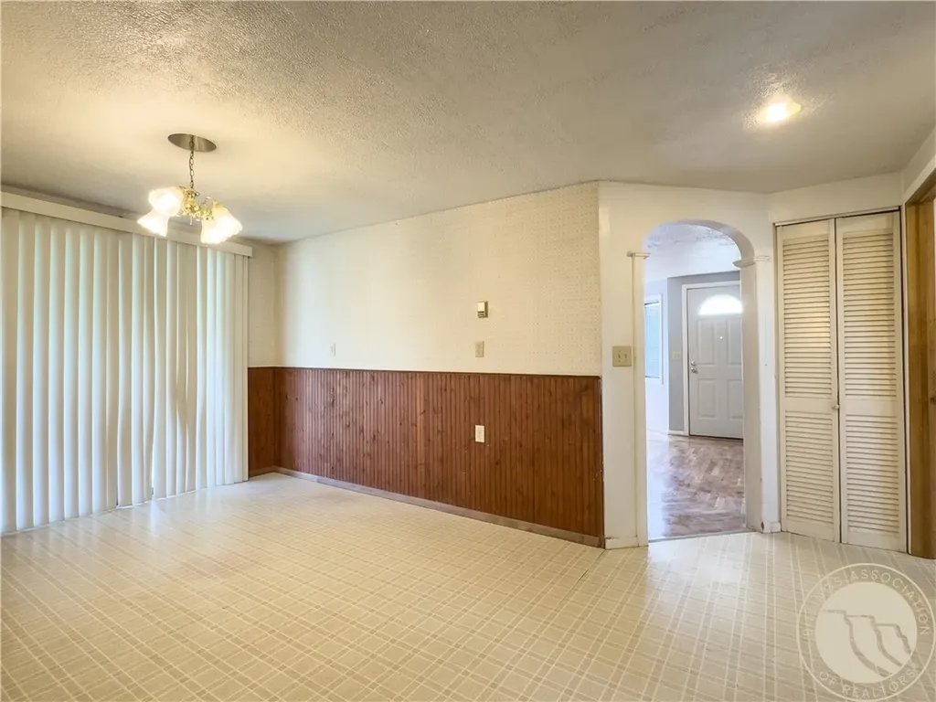 833 S 2nd Street S Hardin MT 59034
