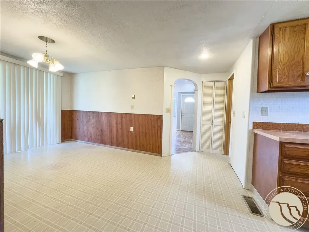 833 S 2nd Street S Hardin MT 59034